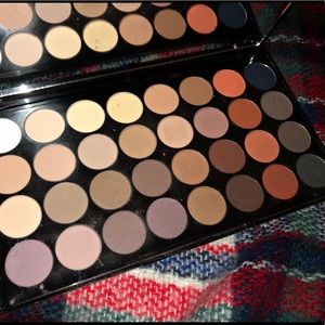 Eyeshadow palette